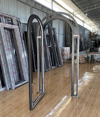 GIA CÔNG SẢN XUẤT CỬA NHÔM UỐN VÒM GIA CÔNG SẢN XUẤT CỬA NHÔM UỐN VÒM