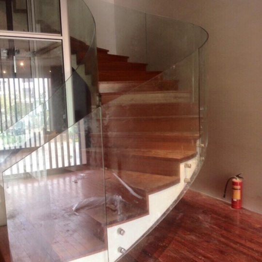 LAN CAN, CẦU THANG KÍNH CƯỜNG LỰC