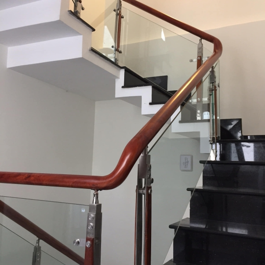 LAN CAN, CẦU THANG KÍNH CƯỜNG LỰC