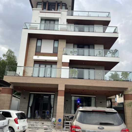 LAN CAN, CẦU THANG KÍNH CƯỜNG LỰC