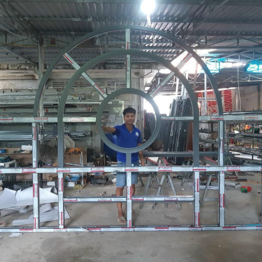 GIA CÔNG SẢN XUẤT CỬA NHÔM UỐN VÒM